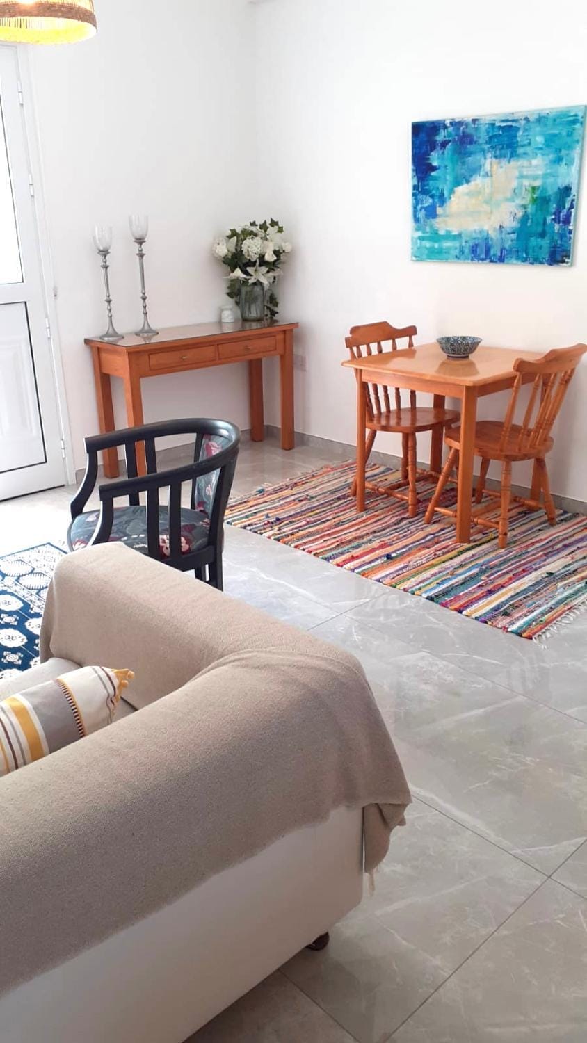 Living room, Decorative detail, Seating area, Dining area