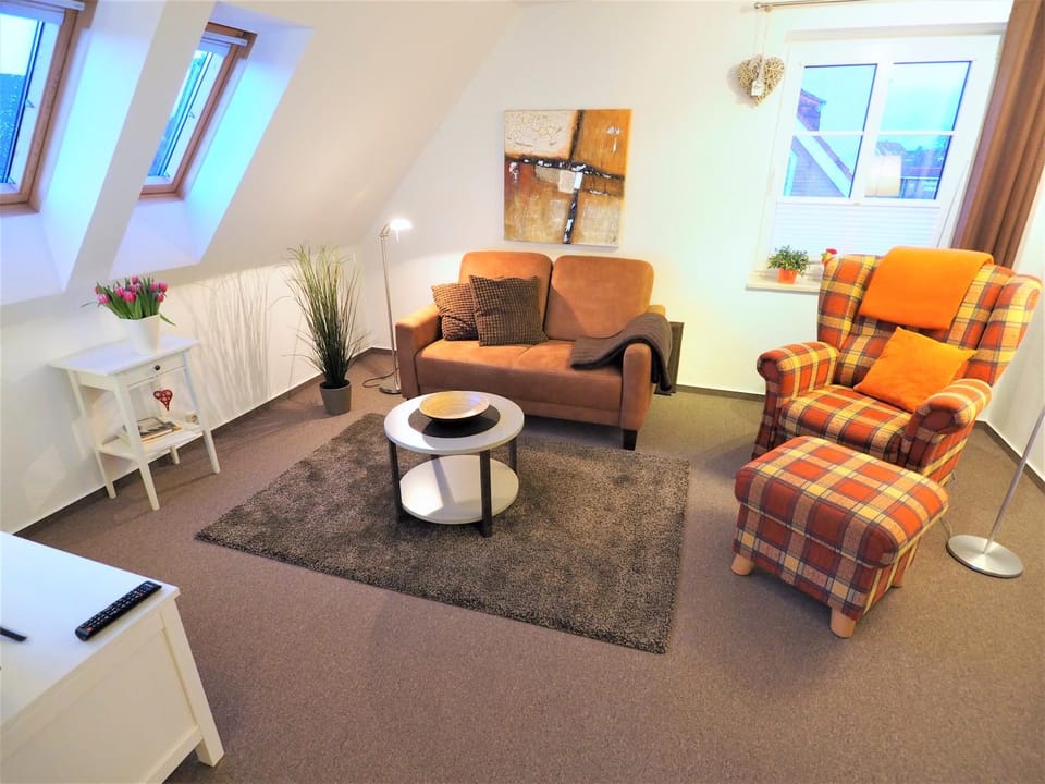 Living room, Photo of the whole room, Seating area