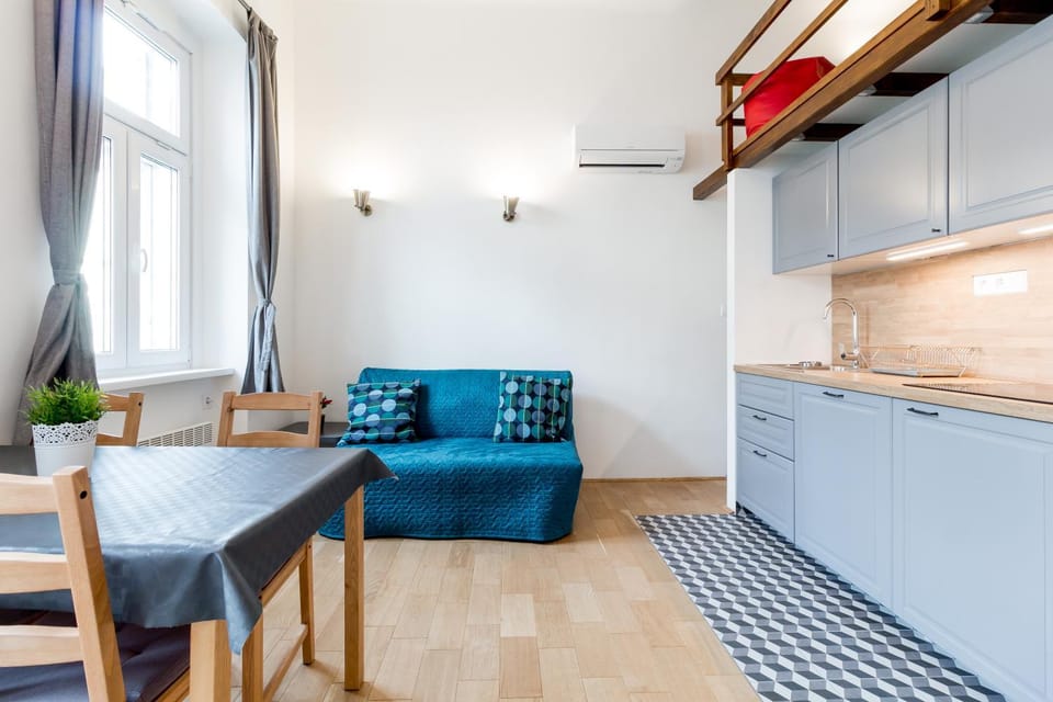 Living room, Seating area, Dining area, stove