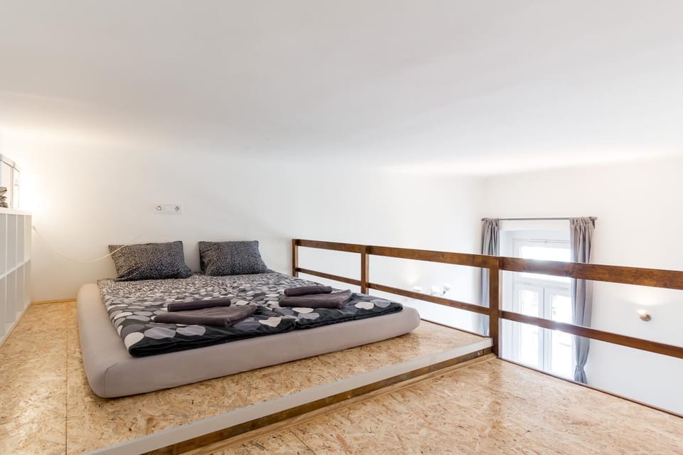 Bed, Photo of the whole room, Seating area, Bedroom