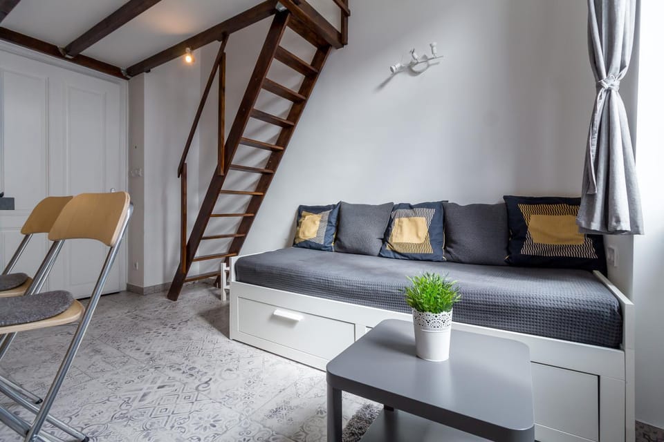 Property building, Living room, Photo of the whole room, Seating area
