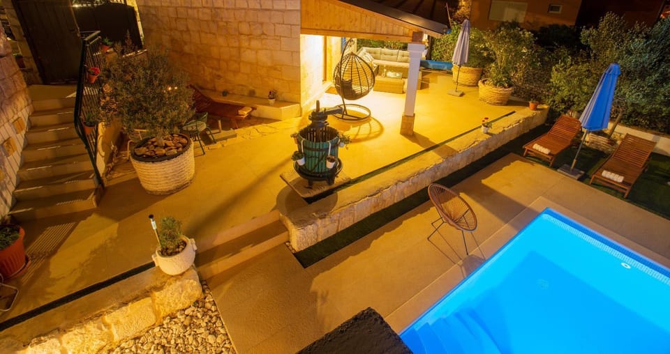 Night, Pool view