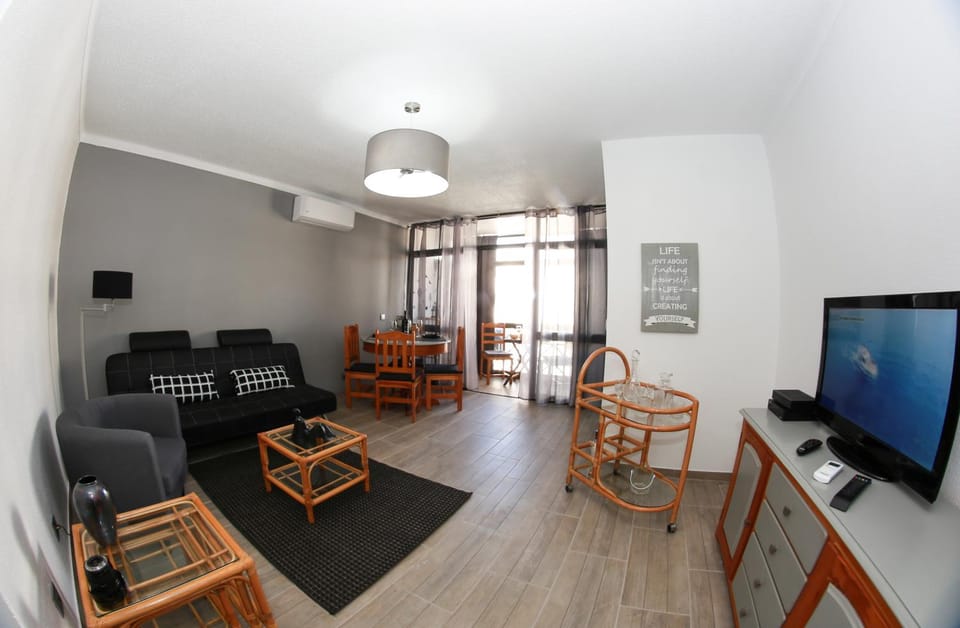 Communal lounge/ TV room, Food close-up, Living room, Food and drinks, Other, Decorative detail, On site, Meals