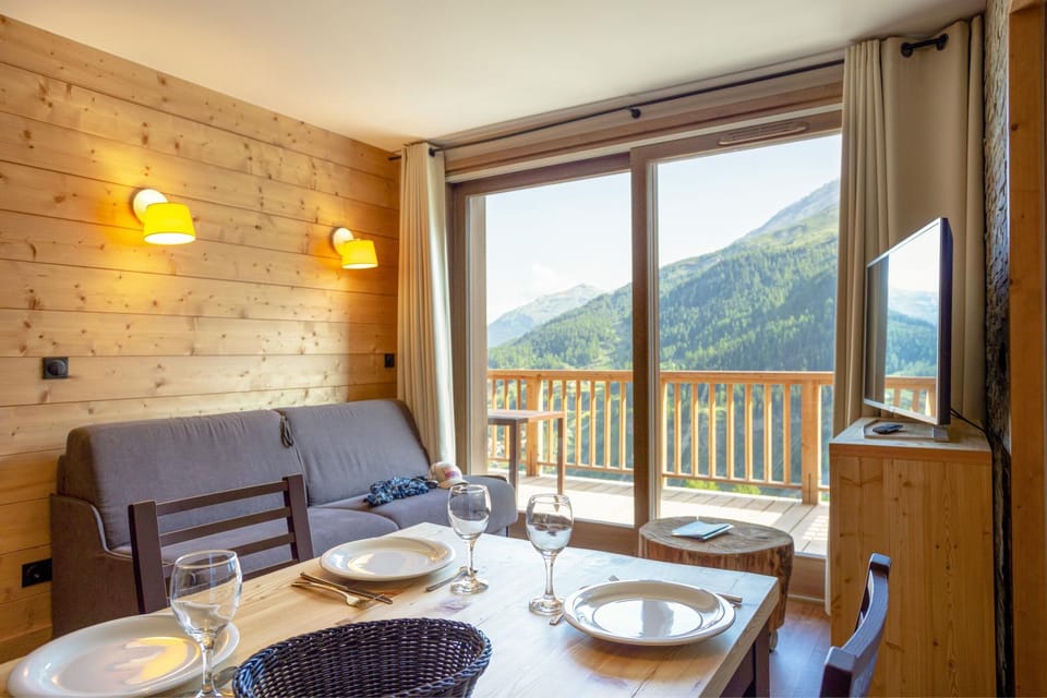 Dining area, Mountain view