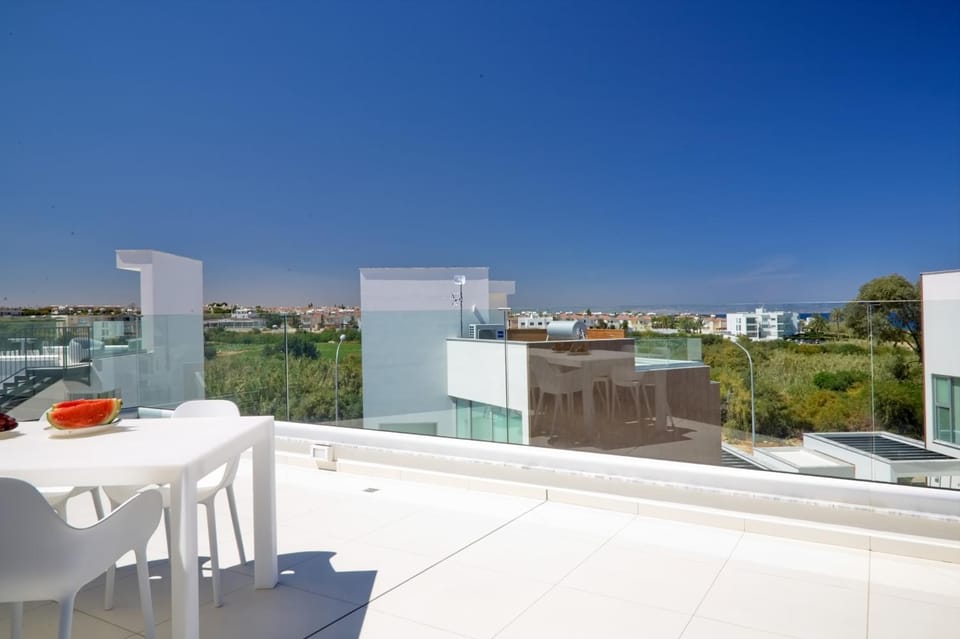 View (from property/room), Balcony/Terrace