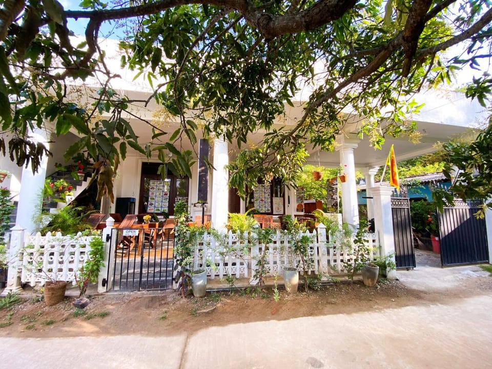 Property building, Restaurant/places to eat