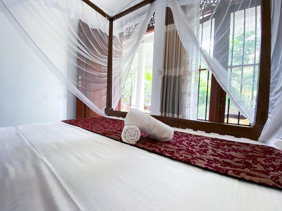 Bed, Garden, Bedroom, Garden view, towels, air conditioner