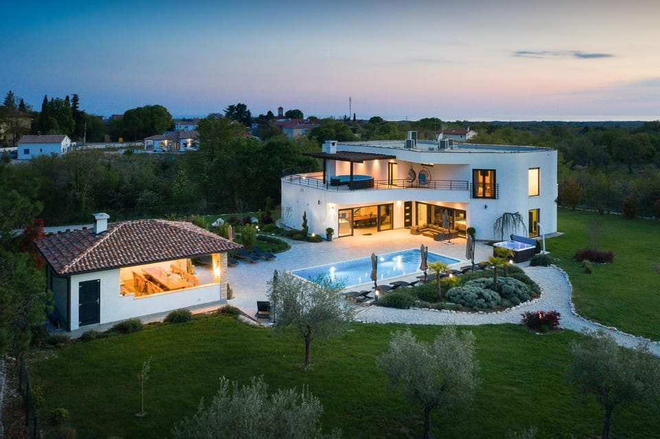 Property building, Garden, Garden view, Pool view, Swimming pool