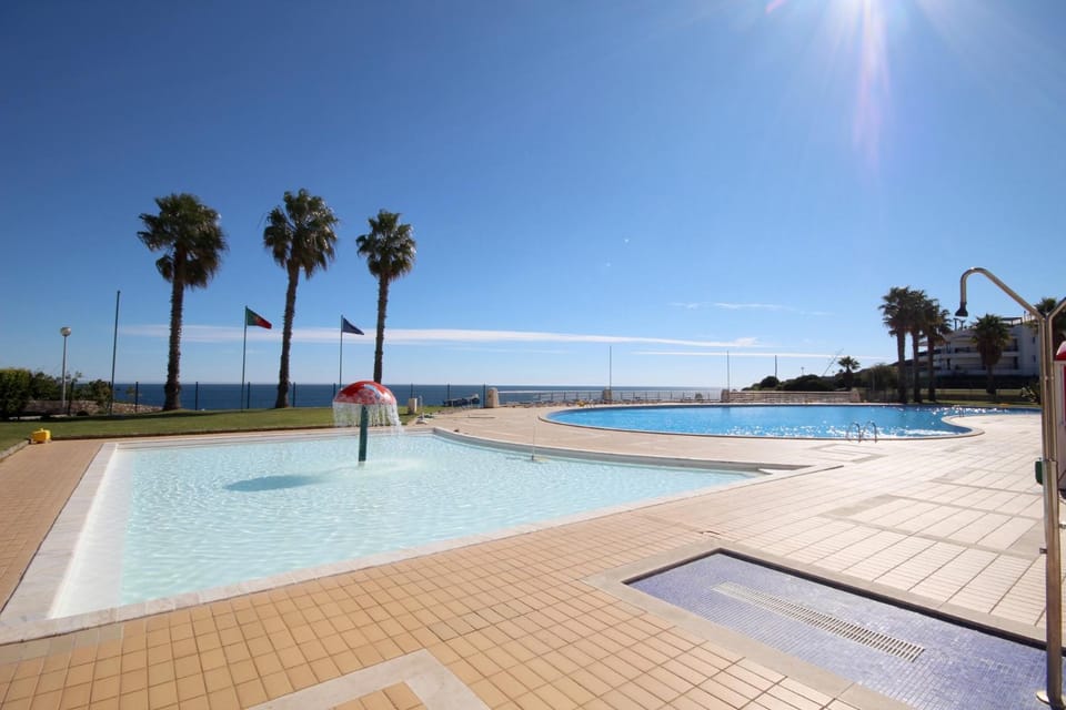 Restaurant/places to eat, Swimming pool