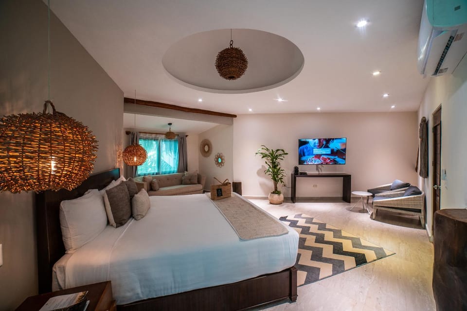 TV and multimedia, Photo of the whole room, Bedroom