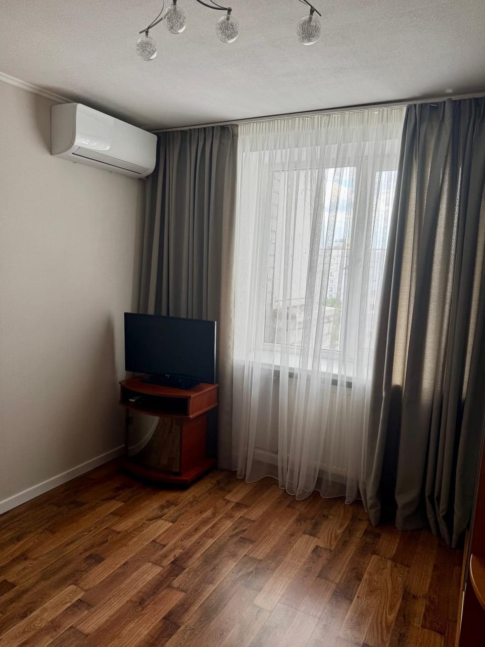 Квартира на березі Дніпра у новому будинку! Apartment in Ukraine