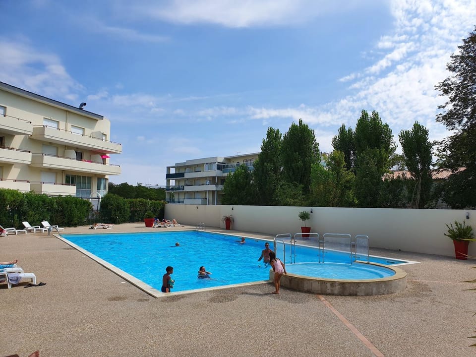 Swimming pool, Swimming pool