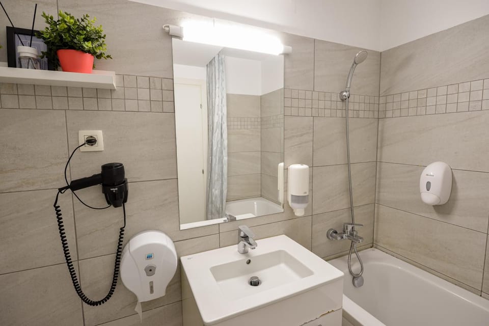 Toilet, Bathroom, towels