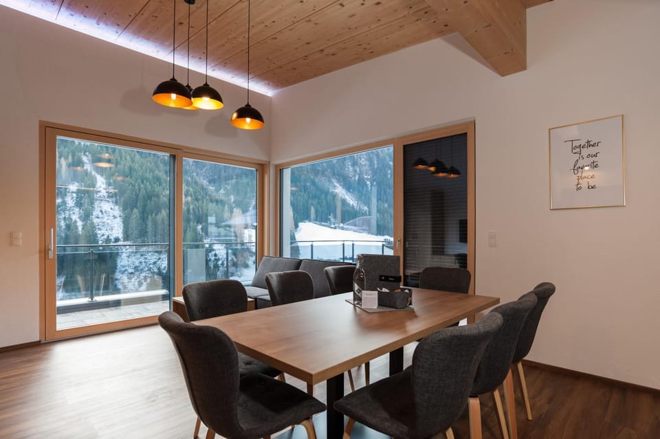 Living room, Mountain view