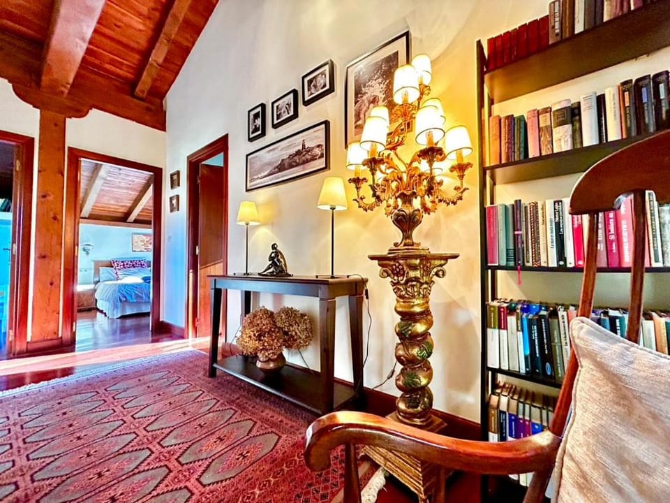 Library, Living room, Seating area
