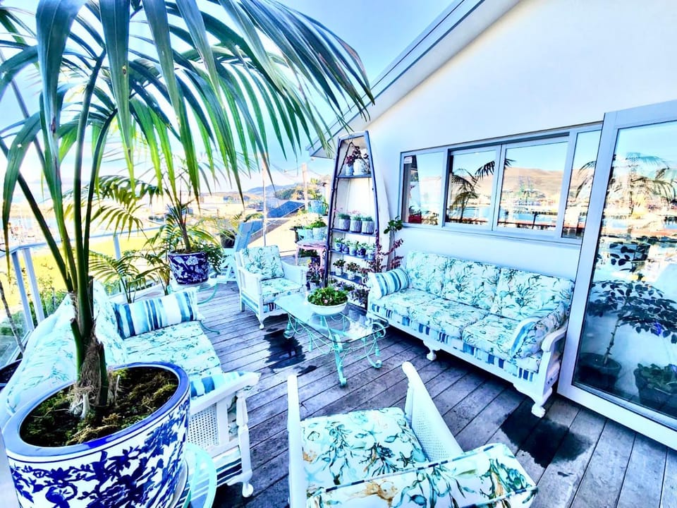 Patio, Day, Balcony/Terrace, Seating area