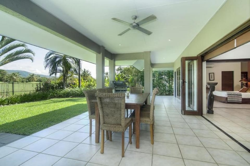 Patio, BBQ facilities, Garden, Golfcourse, Balcony/Terrace, Dining area, Garden view, Mountain view