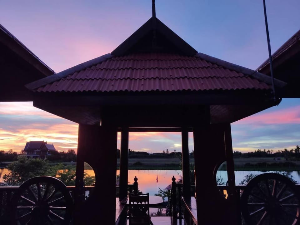 Seating area, River view, Sunrise