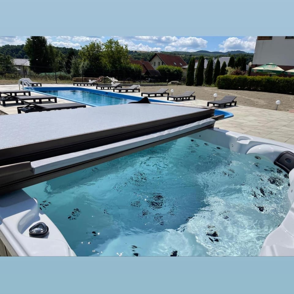 Hot Tub, Swimming pool