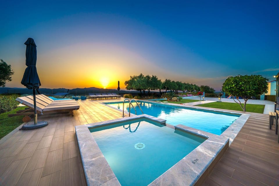 Natural landscape, Pool view, Swimming pool, Swimming pool, Sunset, sunbed