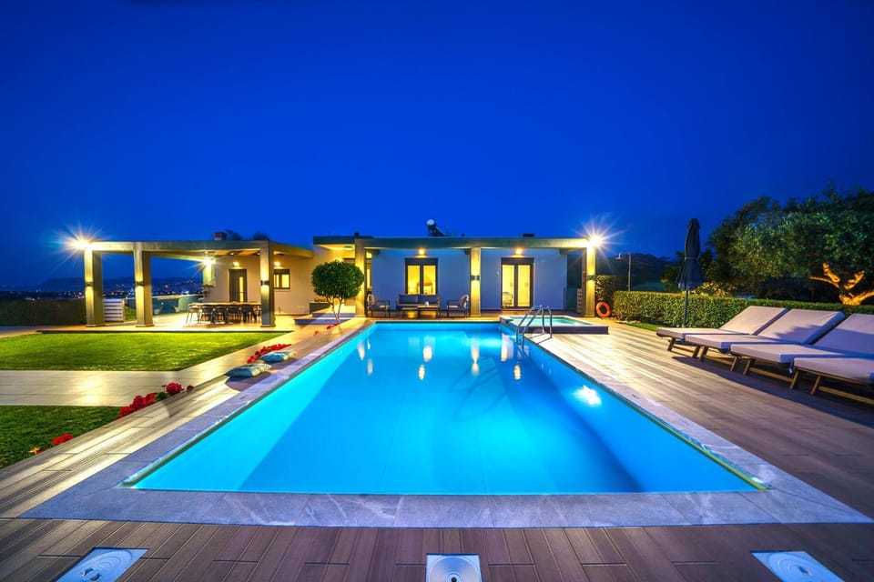 Night, Pool view, Swimming pool, Swimming pool, sunbed