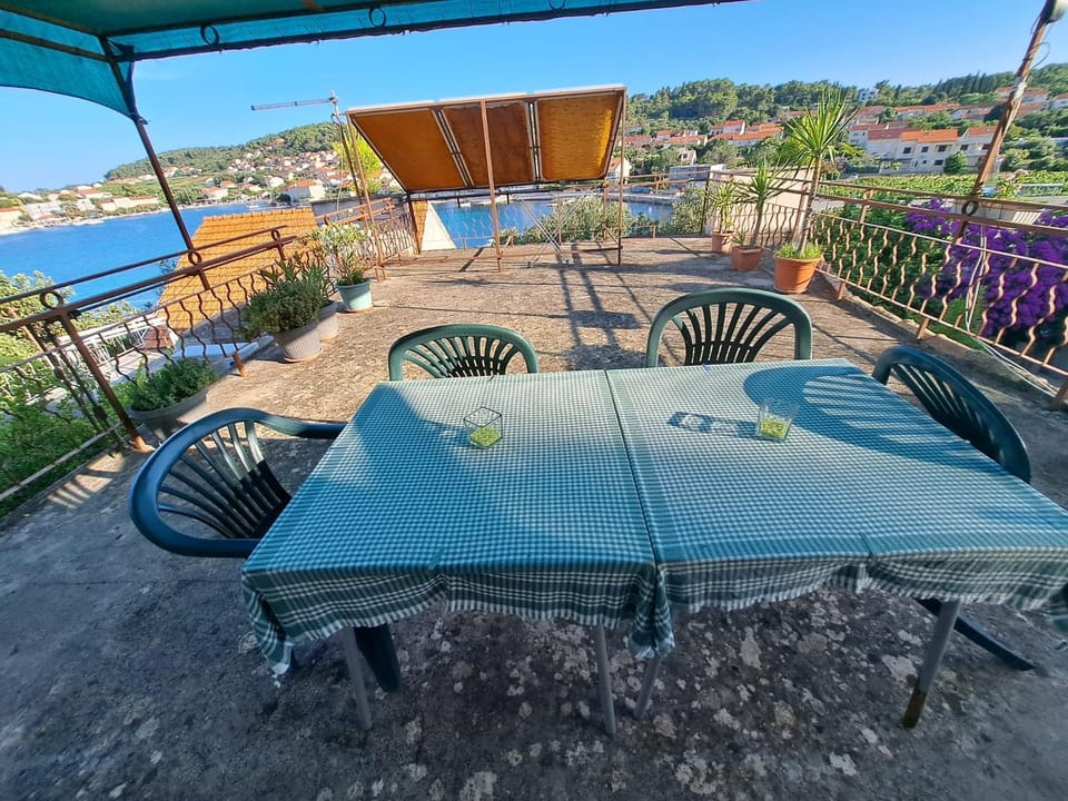 Patio, Day, Natural landscape, Balcony/Terrace, Seating area