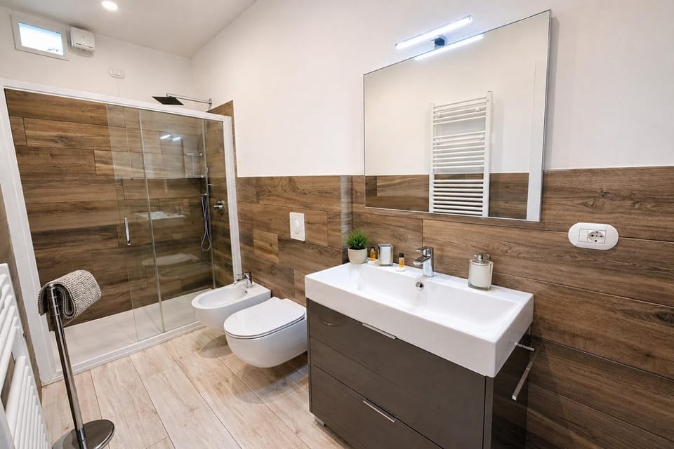 Shower, Toilet, Bathroom, bidet, towels
