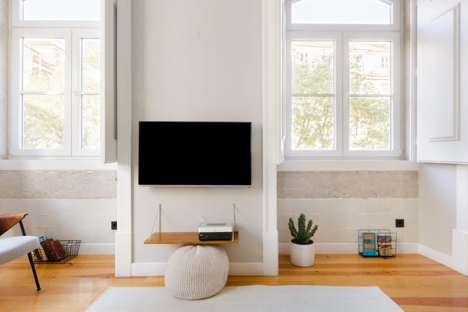 Update Urban Chic Flat in 19th Century Building 2 Bedrooms & 2 Bathrooms & AC Central Alfama District Apartment in Lisbon