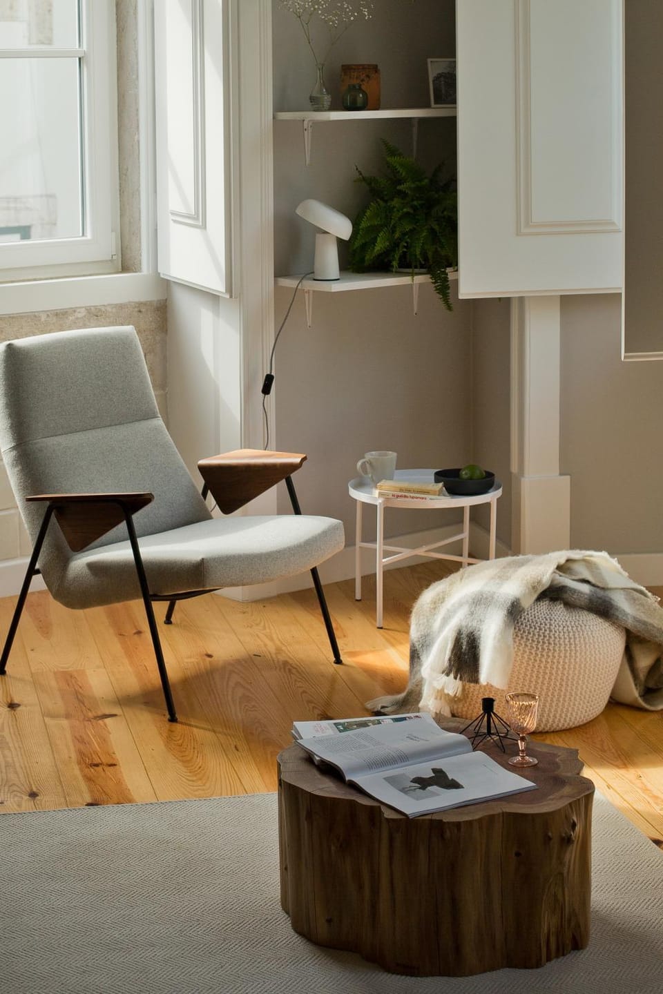Update Urban Chic Flat in 19th Century Building 2 Bedrooms & 2 Bathrooms & AC Central Alfama District Apartment in Lisbon