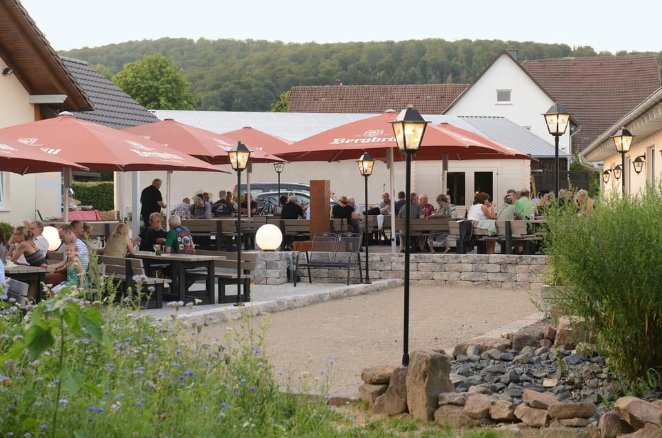 Patio, Restaurant/places to eat, Natural landscape, Banquet/Function facilities