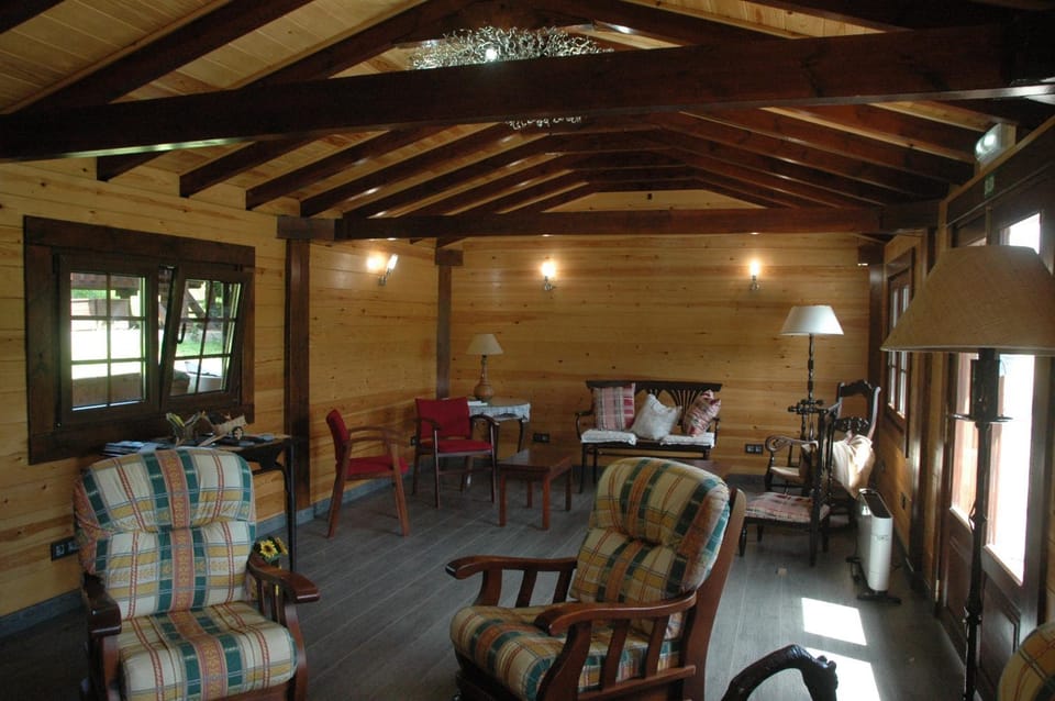 Property building, Communal lounge/ TV room, Area and facilities, Location