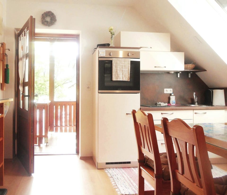 Dining area, kitchen