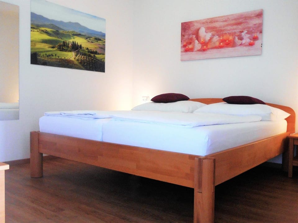 TV and multimedia, Seating area, Dining area, minibar, oven, pet friendly, stove, kitchen, air conditioner