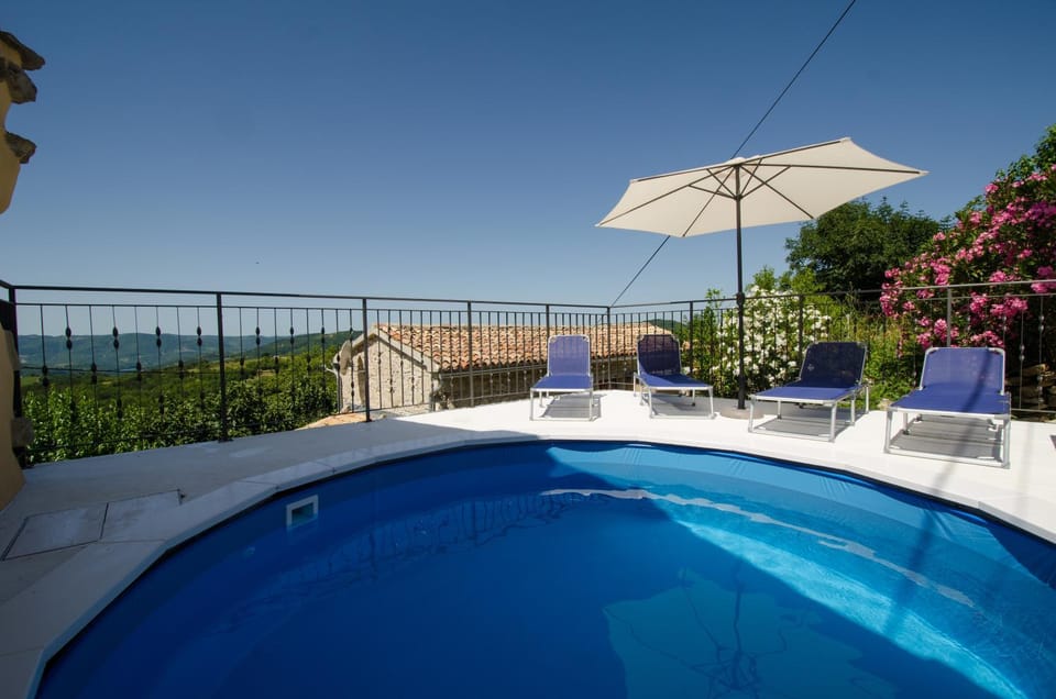 Day, Summer, On site, Mountain view, Pool view, Swimming pool