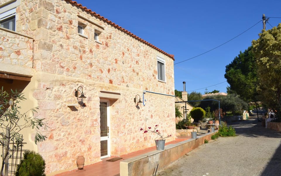 Rumpis Traditional House Country House in Crete