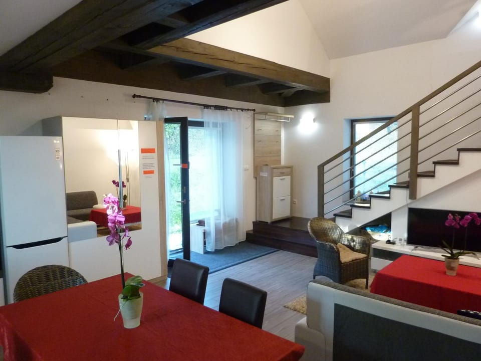 Veľký apartmán v rodinnom dvojdome, Free Parking Apartment in Slovakia