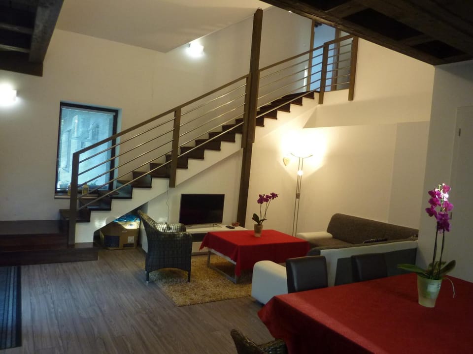 Veľký apartmán v rodinnom dvojdome, Free Parking Apartment in Slovakia