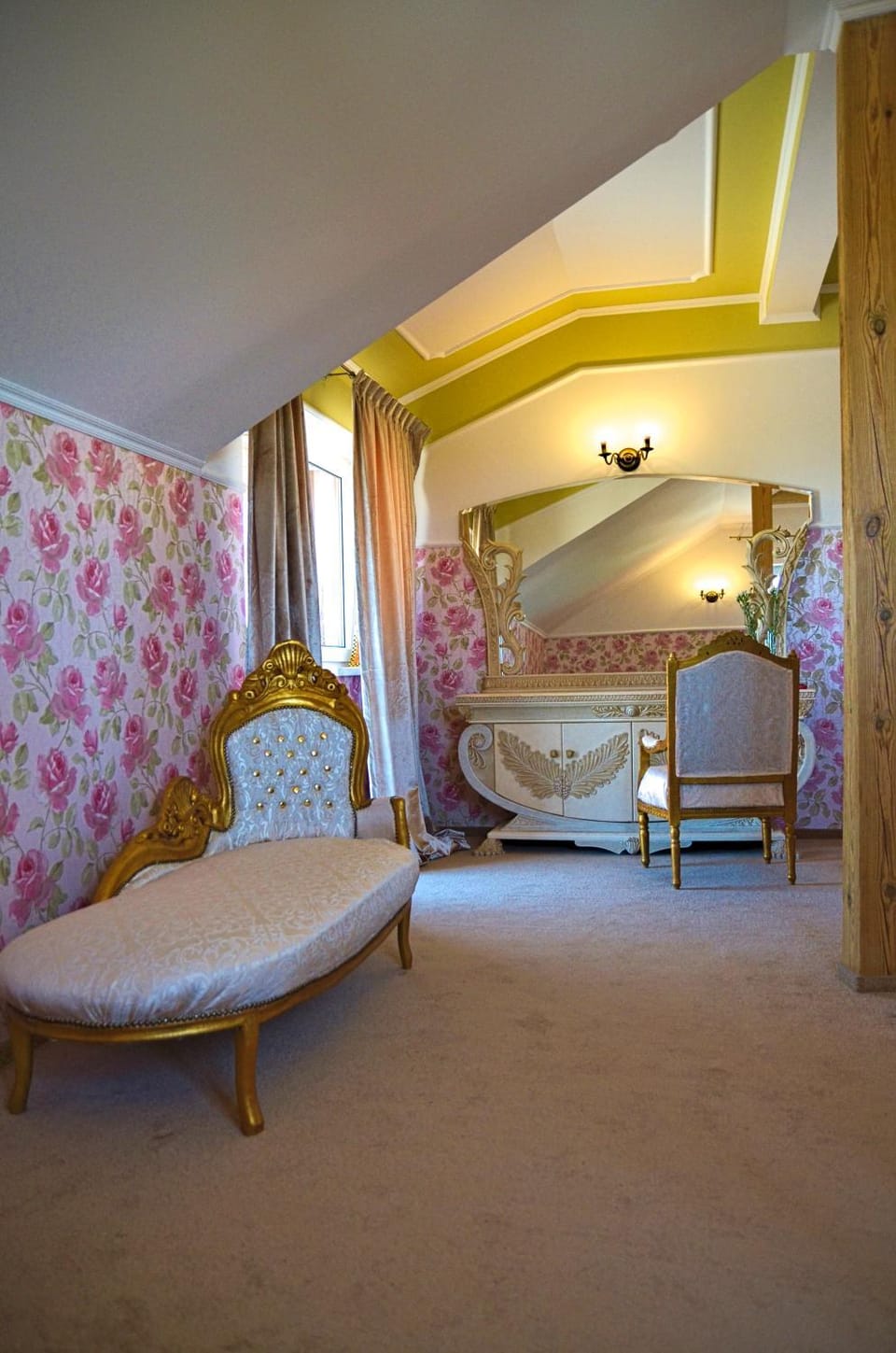 Living room, Photo of the whole room, Seating area, Bedroom