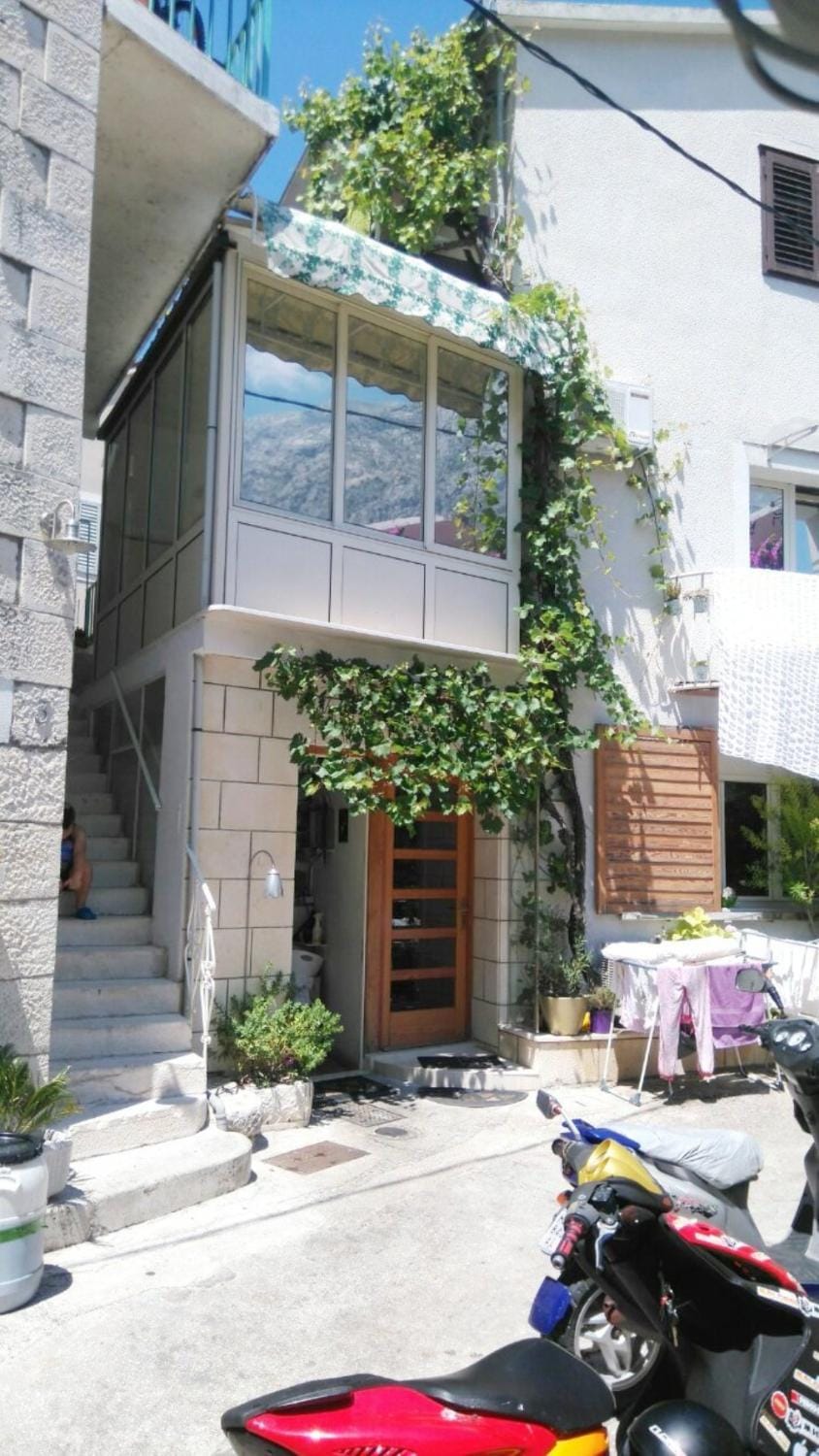 Facade/entrance