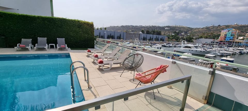 Pool view, Swimming pool, sunbed