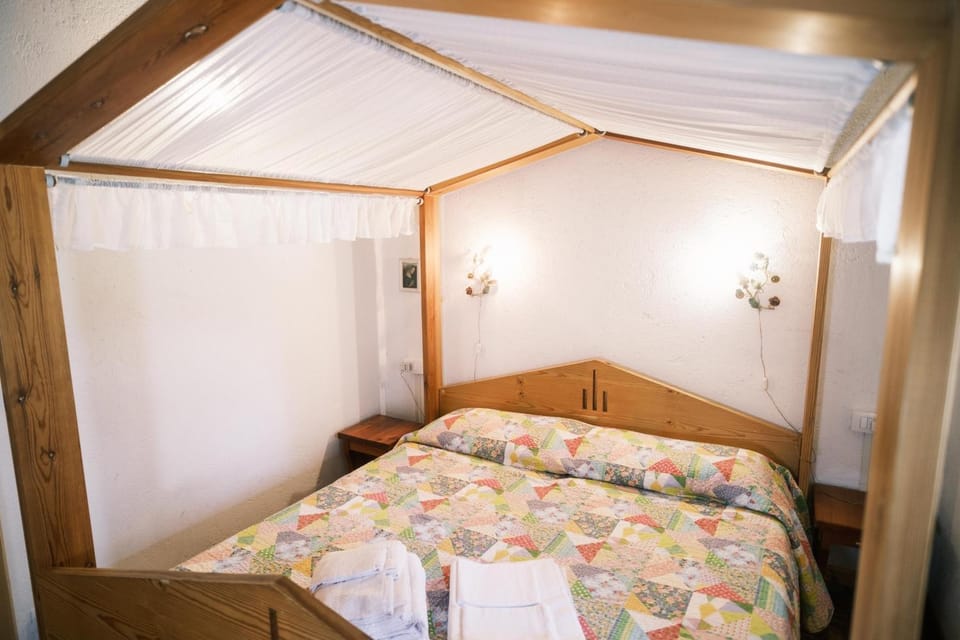 Bed, Photo of the whole room