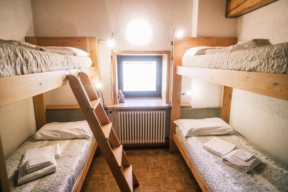 Photo of the whole room, Bedroom, bunk bed