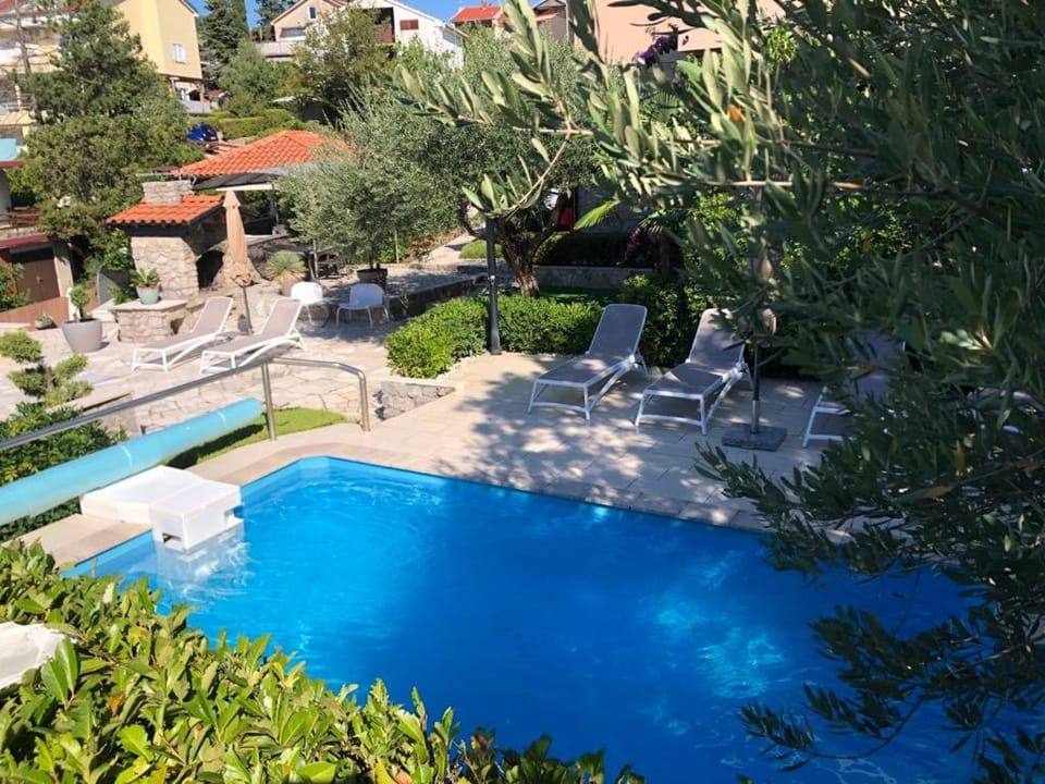 Garden, Swimming pool, sunbed