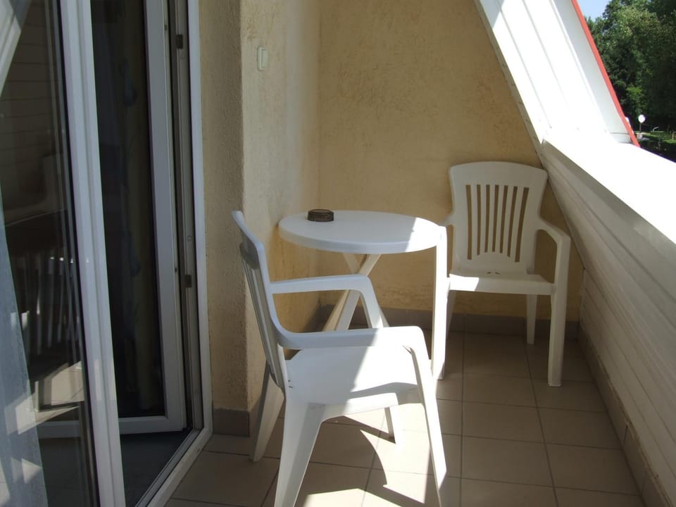 Balcony/Terrace, Bedroom, Garden view