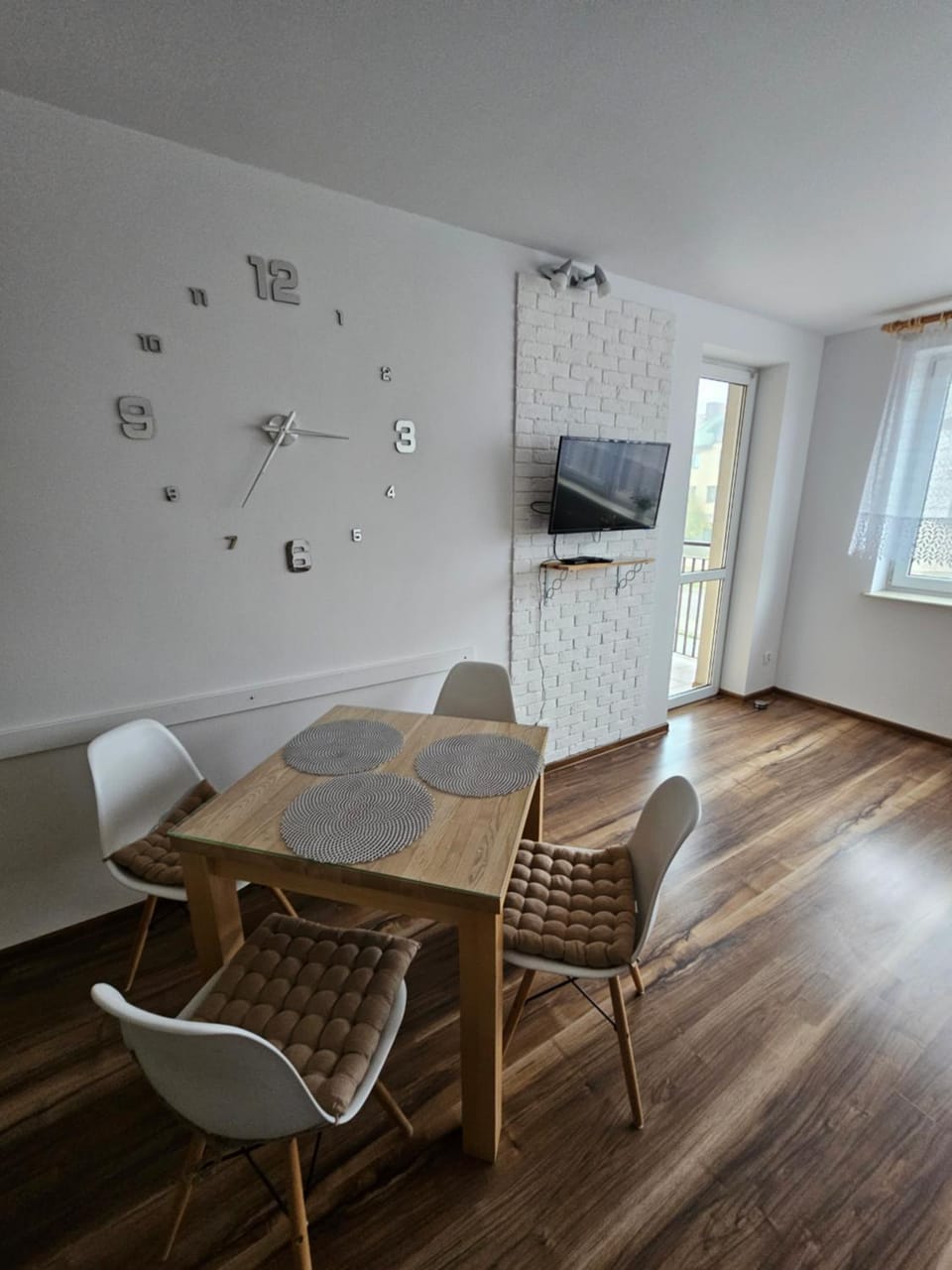 Communal lounge/ TV room, TV and multimedia, Dining area