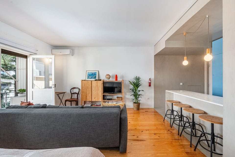 Kitchen or kitchenette, Seating area, Dining area