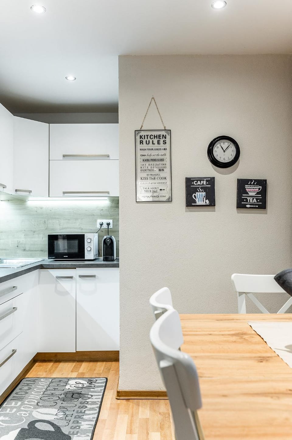 Kitchen or kitchenette, Dining area, minibar