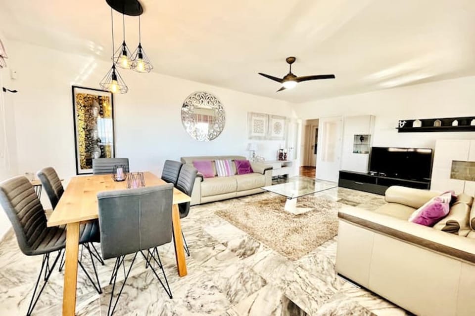 TV and multimedia, Seating area, Dining area, Family, heating, air conditioner, air conditioner