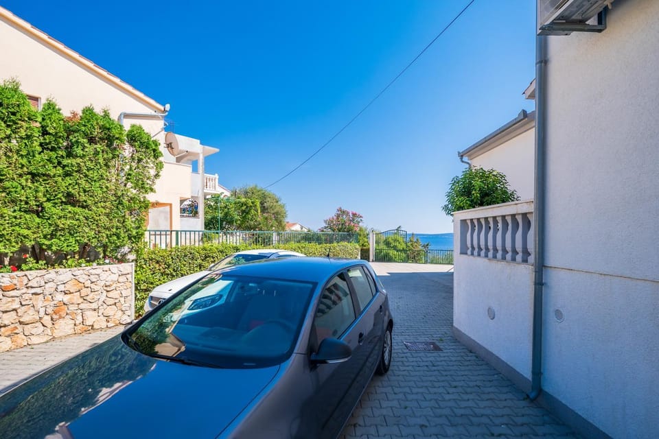 Sea view, Parking