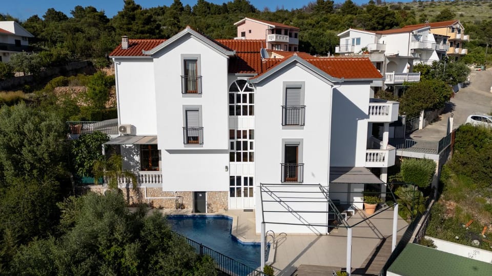 Property building, Day, Natural landscape, Swimming pool